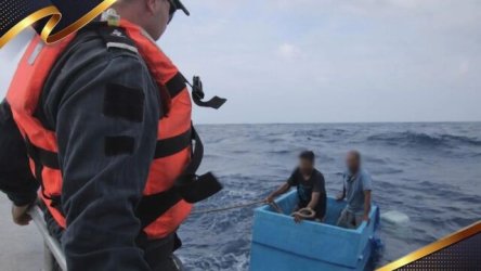 Ανθεκτικότητα επιβίωσης για δύο Μεξικανούς ψαράδες: Εντοπίστηκαν και διασώθηκαν έπειτα από πέντε ήμερες στον Ειρηνικό Ωκεανό – Έπλεαν σε… φορητό ψυγείο (Εικόνες & Βίντεο)