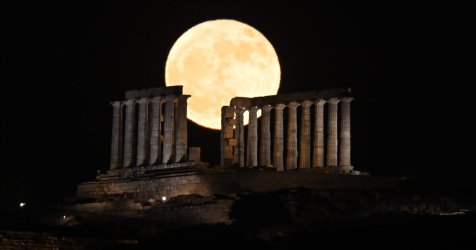 Πανσέληνος Αυγούστου: Πότε θα φωτίσει τον ουρανό το «Φεγγάρι του Οξύρρυγχου»
