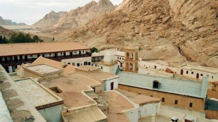 Μονή Σινά: Πότε θα ανακοινωθεί η απόφαση του Αιγυπτιακού Ακυρωτικού Δικαστηρίου για το ιδιοκτησιακό καθεστώς του ιερού τόπου – Στάση αναμονής από Αθήνα και Κάιρο