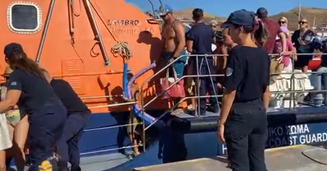 Φωτιά στη Λήμνο: Βίντεο από την απομάκρυνση ανθρώπων από την παραλία