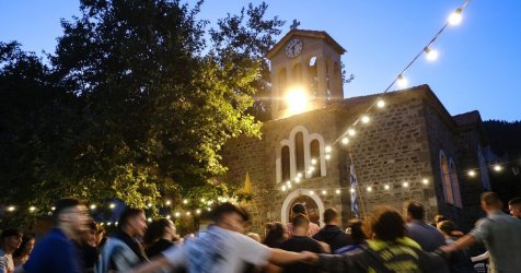 Βγήκαν μαχαίρια σε πανηγύρι στη Βόνιτσα για τα μάτια μιας γυναίκας