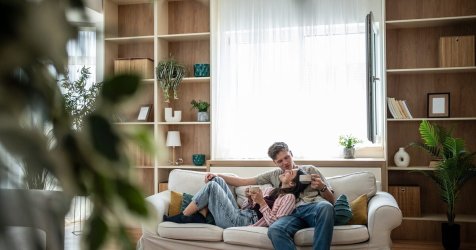 Κινδυνεύει το Σαββατοκύριακο; 100 χρόνια μετά, ο ελεύθερος χρόνος χάνει ξανά έδαφος