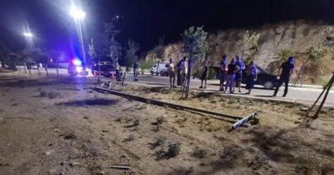 Πώς έγινε το τροχαίο στη Φυλής με τη 17χρονη: Το αυτοκίνητο ξήλωσε κολώνα