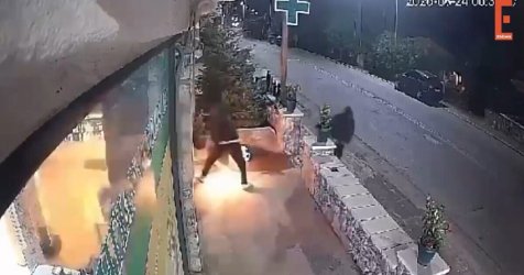 Βίντεο ντοκουμέντο από εμπρηστική επίθεση σε φαρμακείο στη Βλαχέρνα Αρκαδίας