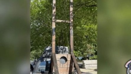 Σοκ στην Ουάσινγκτον: Συνελήφθη άνδρας που κυκλοφορούσε γύρω από το Καπιτώλιο με μια…γκιλοτίνα στην καρότσα του ημιφορτηγού του (Βίντεο)