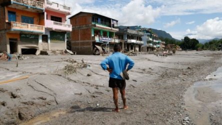 Νεπάλ: Πάνω από 270 οι νεκροί, ξεπέρασαν τους 1.300 οι αγνοούμενοι – Πρωτοφανείς καταστροφές σε κτίρια, σπίτια, γέφυρες και οχήματα (Βίντεο)