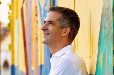 Δεύτερη φωτιά στον «Αθήνα 9,84»: Στο στόχαστρο Μπακογιάννη η δημοτική αρχή