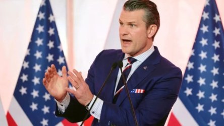 Χέγκσεθ: “100% ψευδή” τα σενάρια ότι θέλει να διαδεχθεί τον Τραμπ το 2028