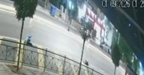Τραγωδία στη Λ. Αλεξάνδρας: Η στιγμή του τροχαίου με τους 3 νεκρούς – Δεν φορούσαν κράνος
