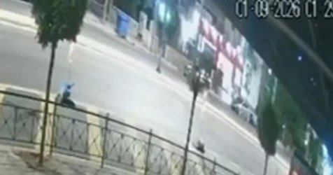 Τροχαίο στην Αλεξάνδρας: Επιχείρησε αναστροφή η μοτοσικλέτα με τις δύο κοπέλες